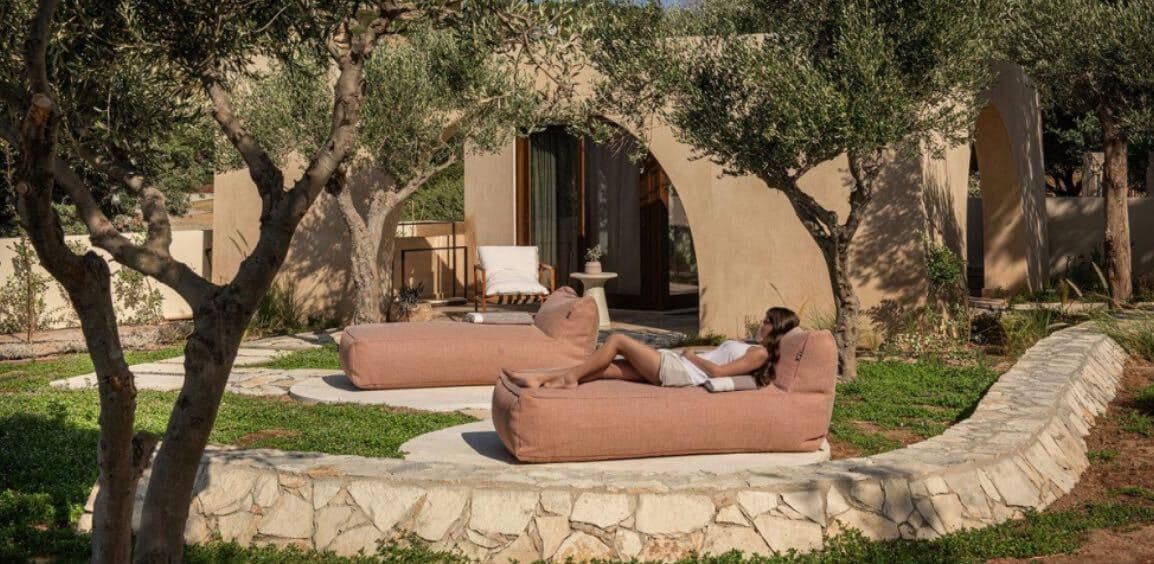 A pause in the shade at the villa